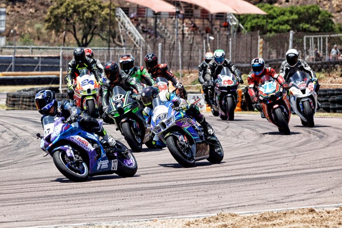 Motorcycle racing at Zwartkops