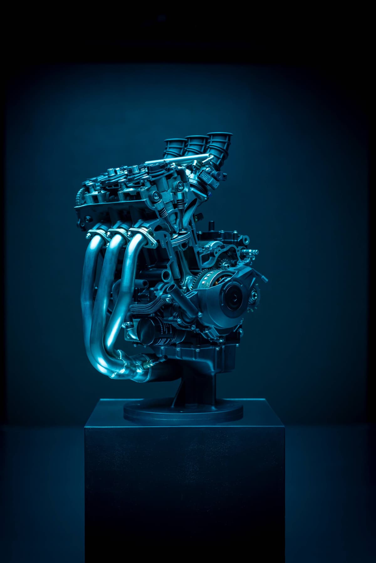 CFMOTO 675SR-R three-cylinder engine