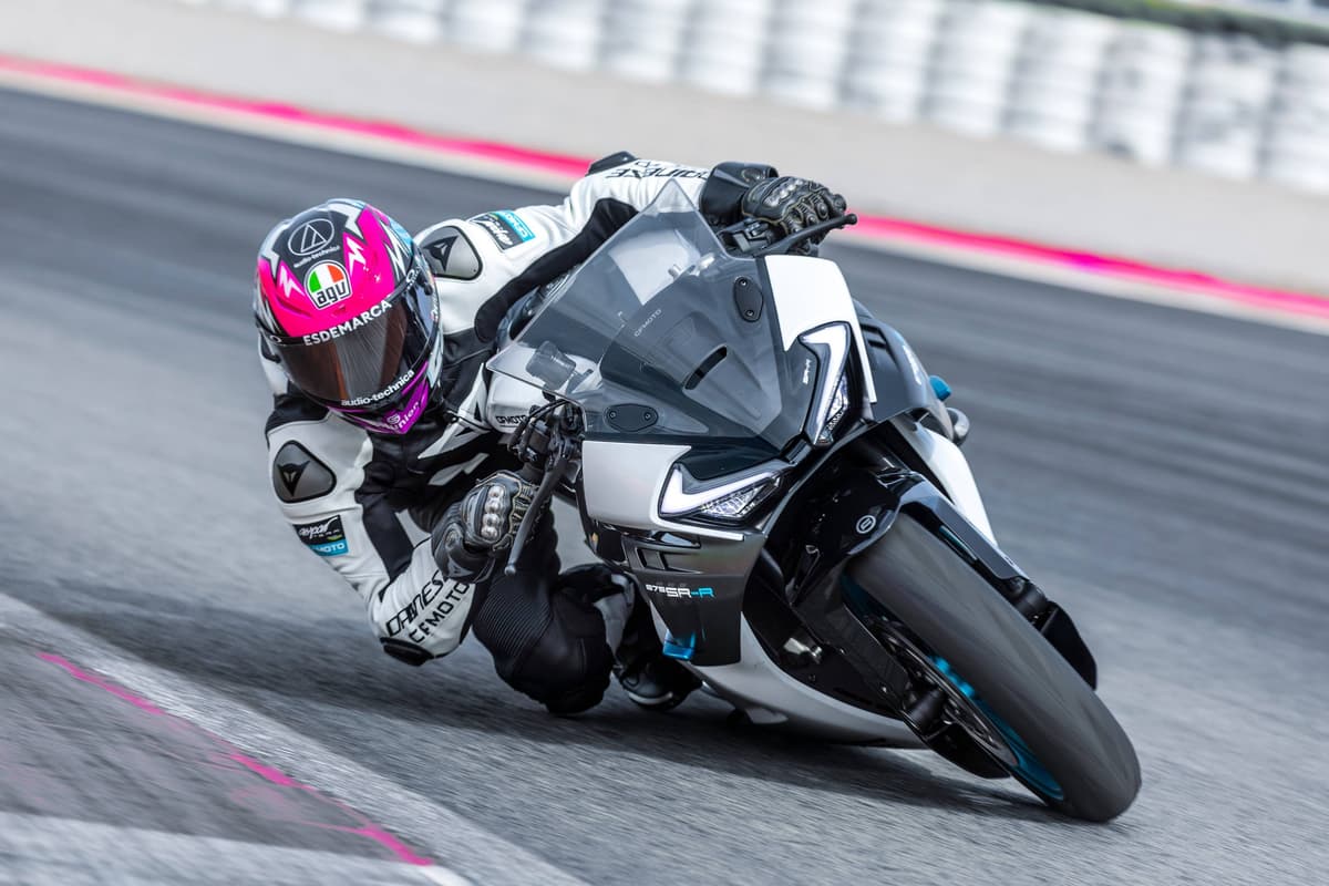 CFMOTO 675SR-R in white on track